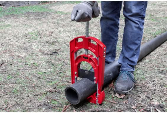 HPC4+ Guillotine Pipe Cutter – Manual, Lightweight, High - Precision PE Pipe Cutter (1 - 1/2" IPS to 4" DIPS) - Bayou Tool